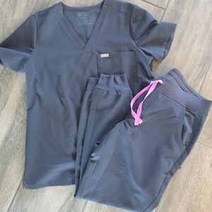 Figs Medium Never Worn